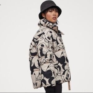 H&M x Disney Mickey Mouse Puffer Jacket Womens Small Beige Black Cartoon